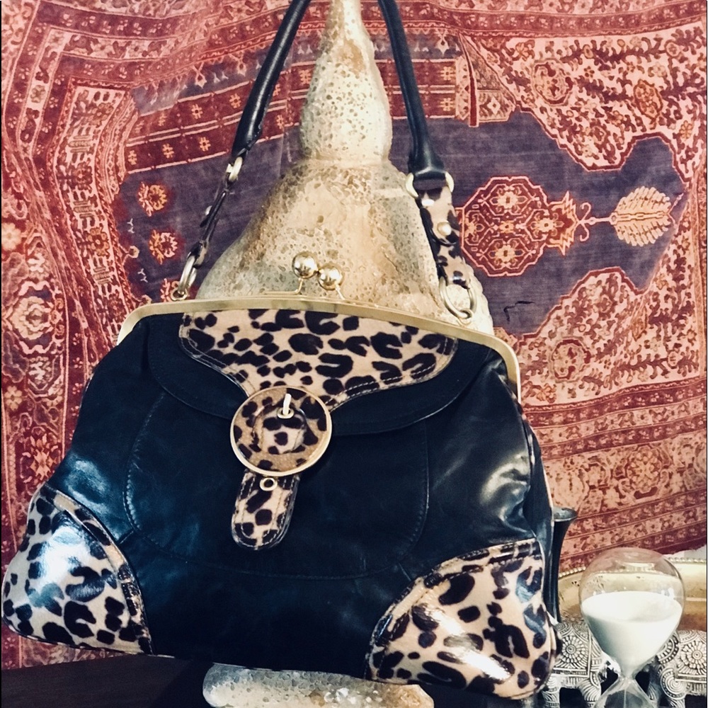Timeless Satchel with Sass & Style!